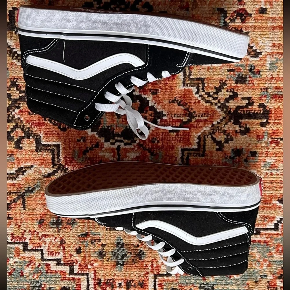 Vans - Picture 2 of 5